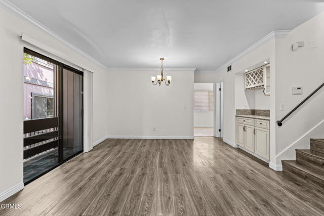 Foto del edificio - 21931 Burbank Blvd