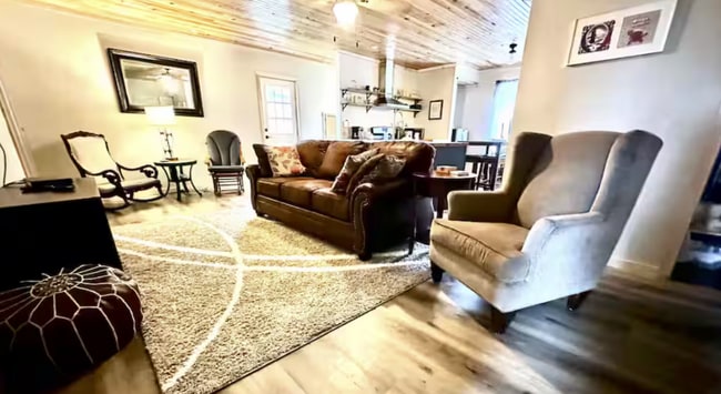 Foto del edificio - 13530 Scatter Ridge Rd