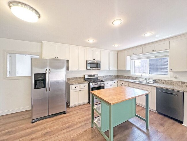 Foto del edificio - 6212 Potomac St