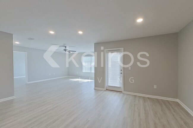 Foto del edificio - 4651 Malay Cir