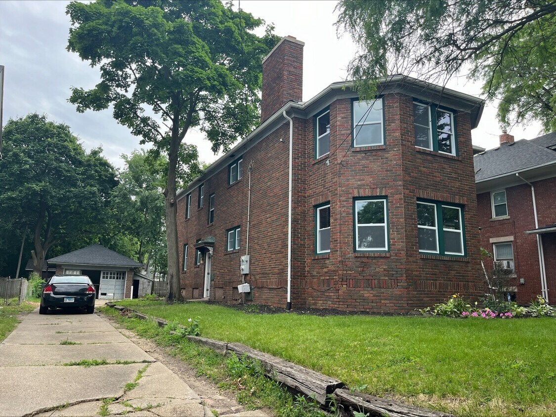 1040 Haskell Ave, Rockford, IL 61103 Condo for Rent in Rockford, IL