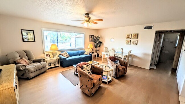 Foto del edificio - Annual furnished OPTIONAL 2/1 condo Island life