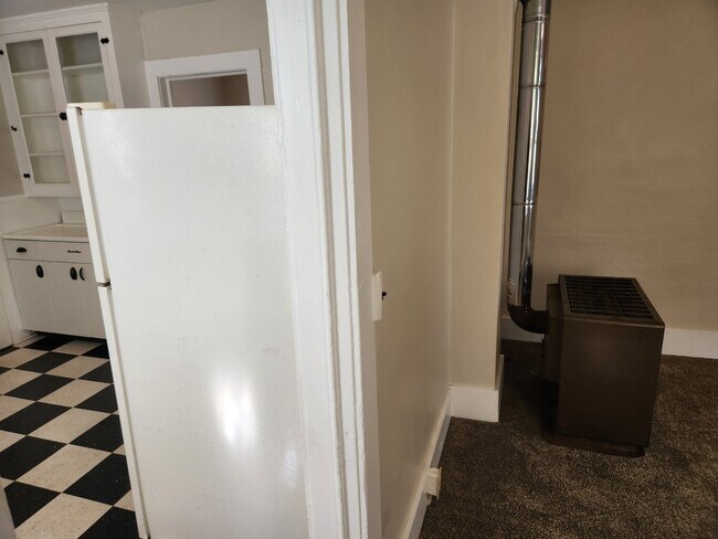Building Photo - 553 Penora St