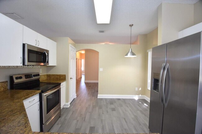 Foto del edificio - 17150 NW 11th St