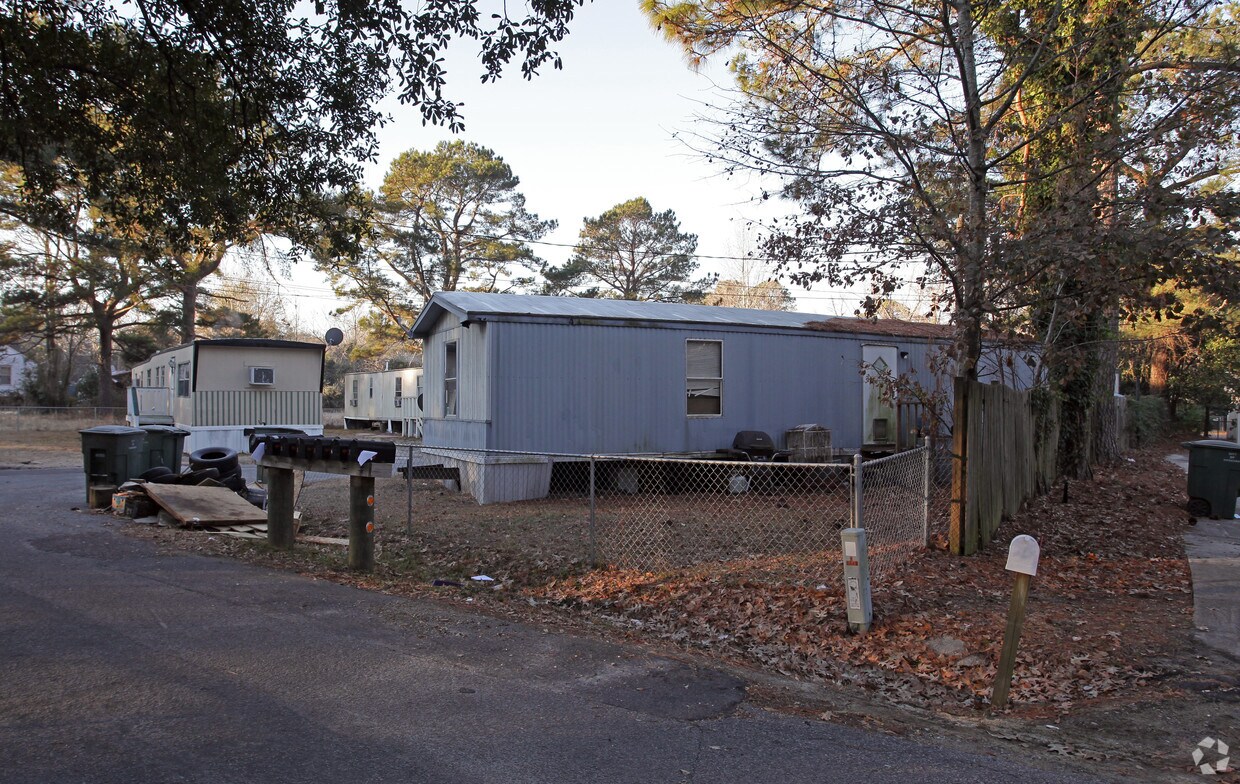 Foto del edificio - 5747 Rickett Ave