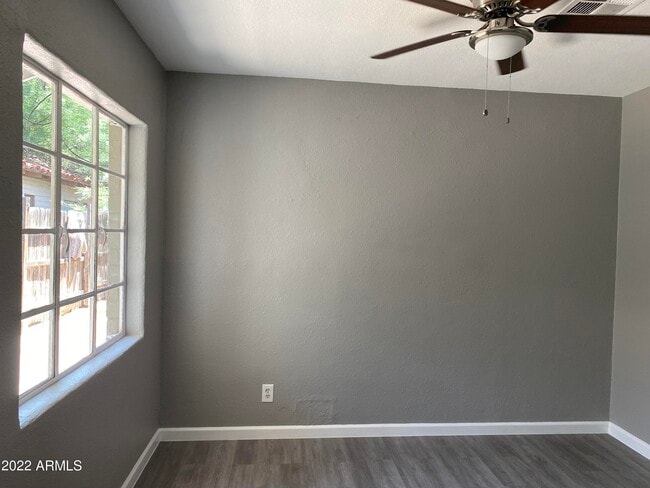 Building Photo - 1552 W McDowell Rd