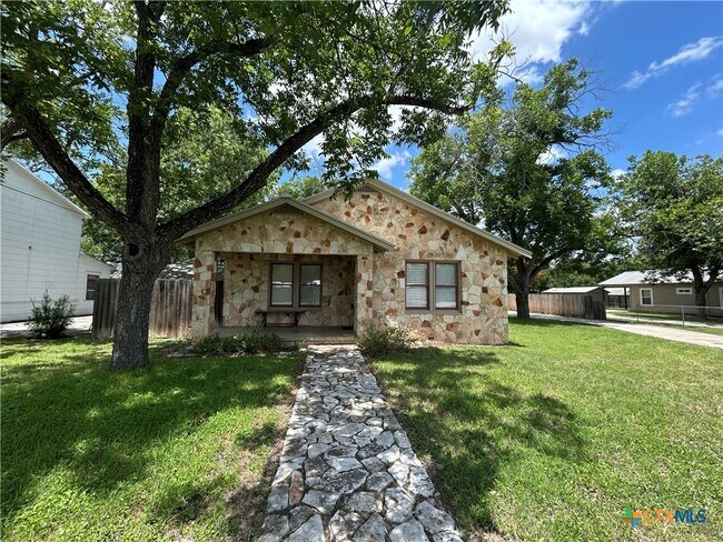 Foto del edificio - 237 E Garza St