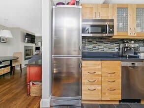 Building Photo - 17 Sackville St