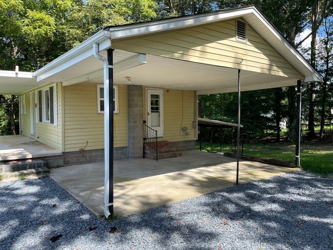 Building Photo - 2 BED, 1 BATH HOME LOCATED IN RANDLEMAN