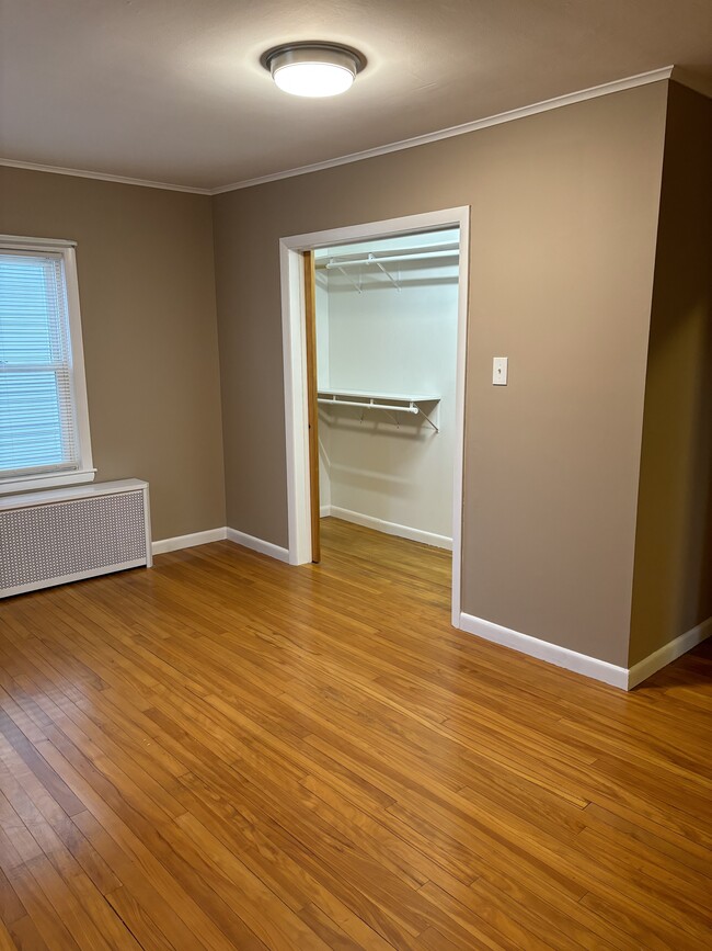 Master bedroom walk-in closet - 28 Newman St