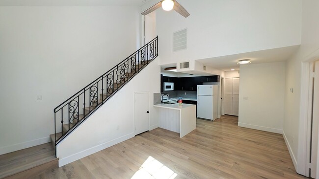 Building Photo - 3 Bedroom Townhome in the Dartmouth Trace Community Near N Dobson Rd and W University Dr!