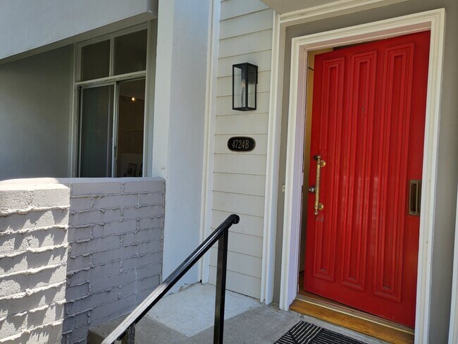 Building Photo - 4724 La Villa Marina