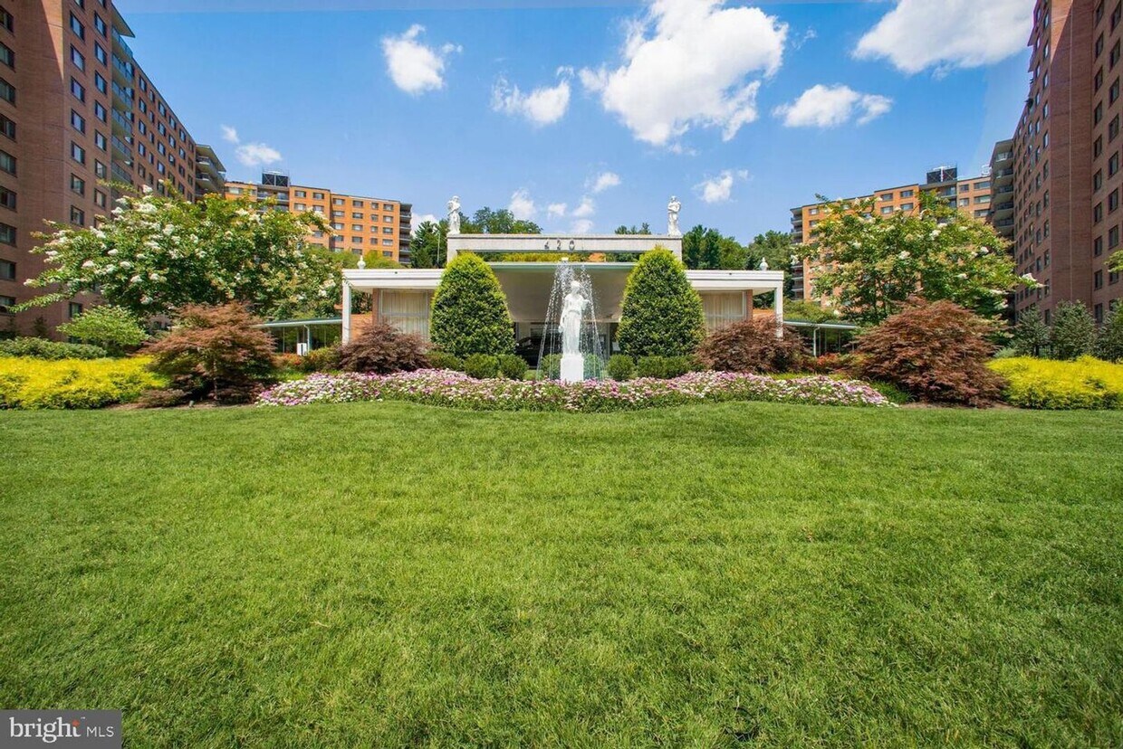 Foto principal - Wesley Heights Two Bedroom, Two Baths, Fur...