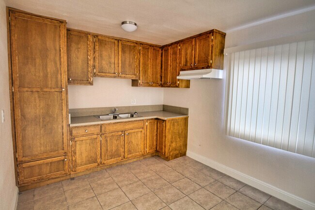 Building Photo - 3556 Sanborn Ave