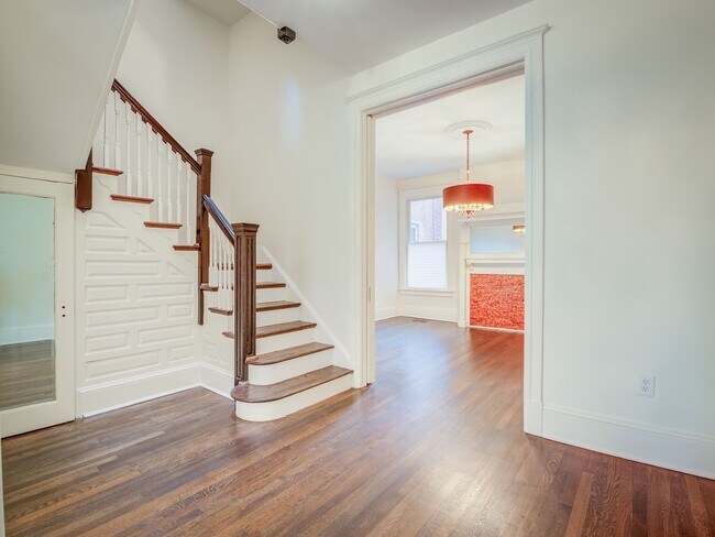 Foto del edificio - 1022 Park Rd NW