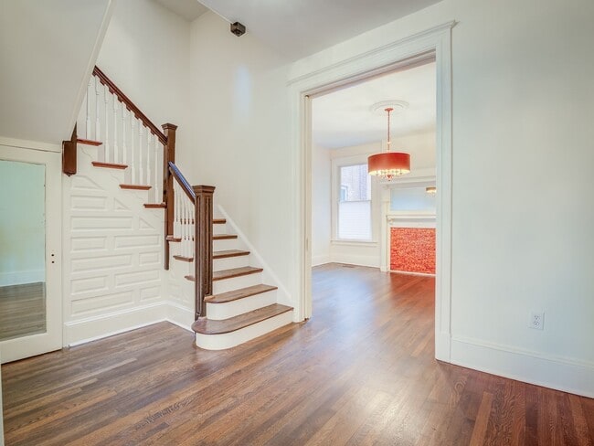 Building Photo - 1022 Park Rd NW