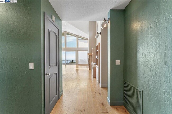 Foto del edificio - 75 Chadbourne Way