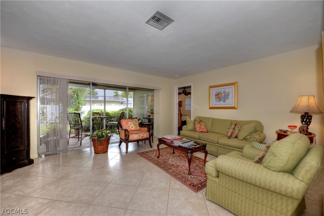 Building Photo - 5652 Eichen Cir