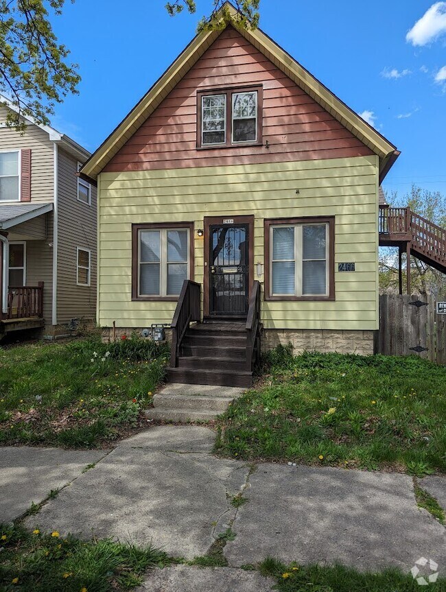 Midtown Milwaukee Apartments for Rent with a Yard Milwaukee, WI 1