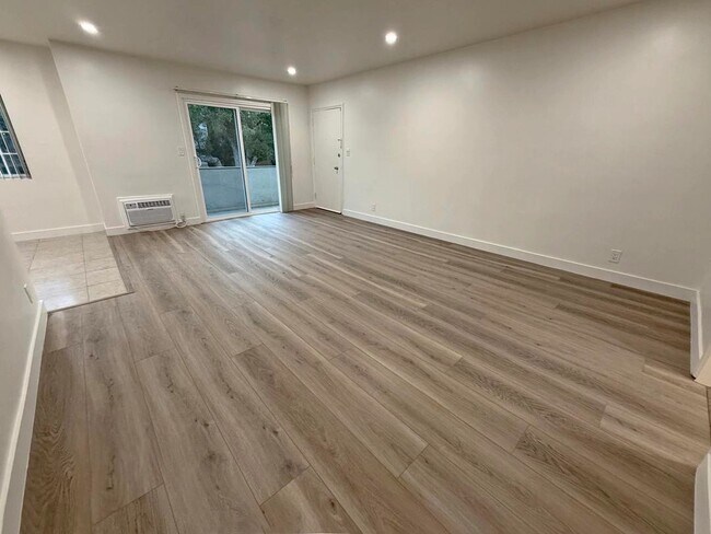 Foto del edificio - 10674 Holman Ave
