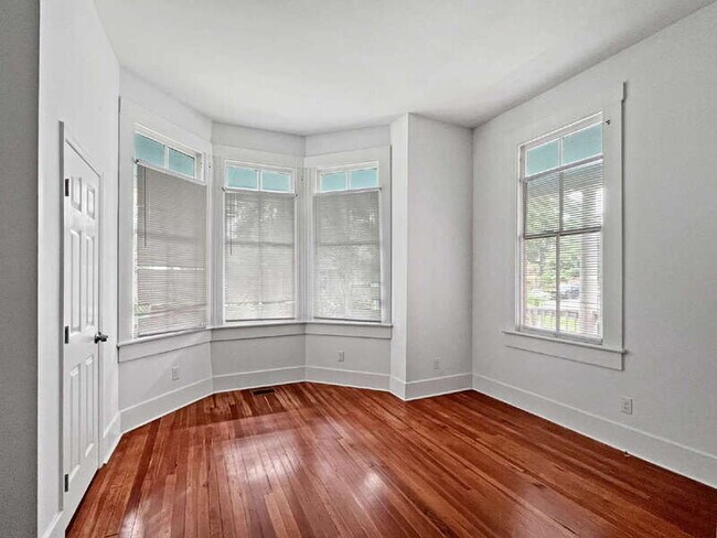 Foto del edificio - 1012 E Park Ave