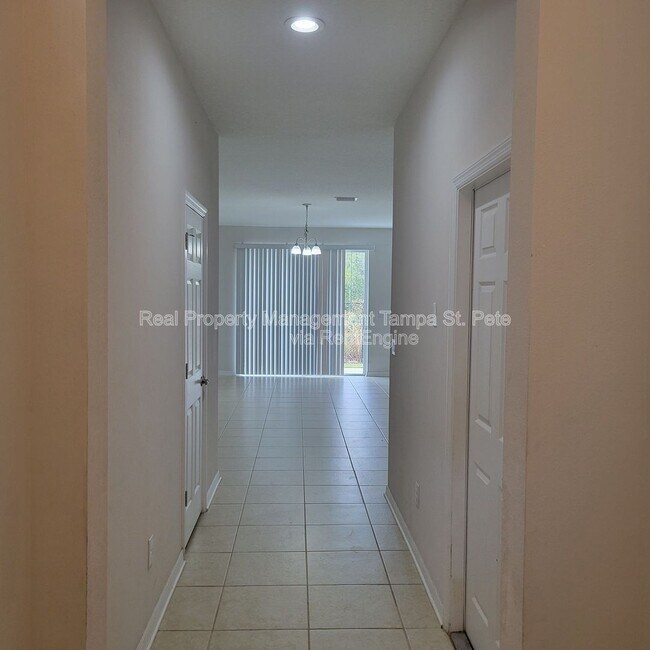 Foto del edificio - 6409 Tillandsia Pl