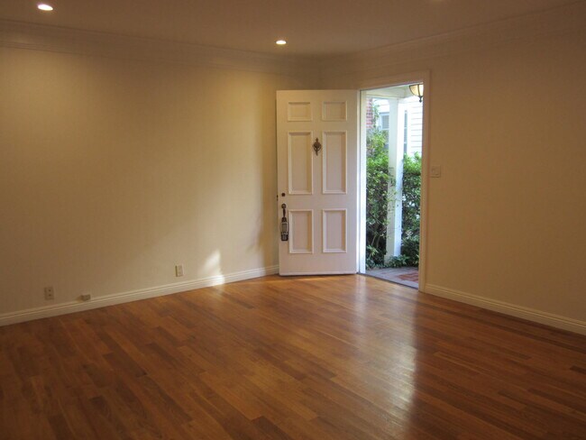 Foto del edificio - 10371-10379 Ashton Ave