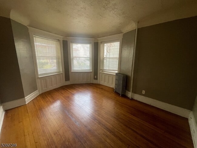 Building Photo - 43 Mapes Ave