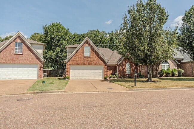 Foto del edificio - 9716 Tucker Creek Cove