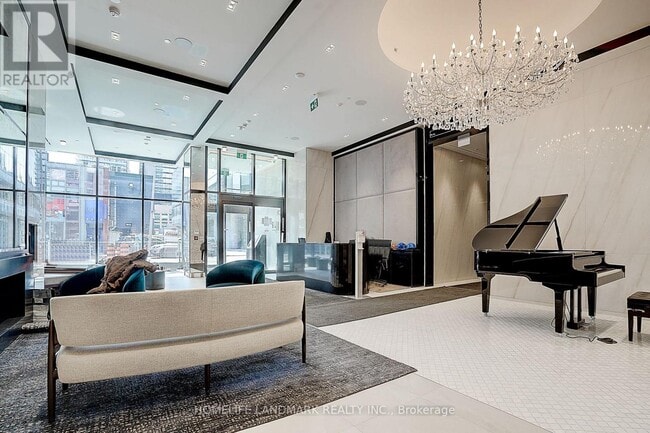 Building Photo - 8 Wellesley St W