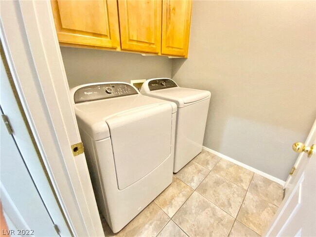 Building Photo - 8221 Jo Marcy Dr