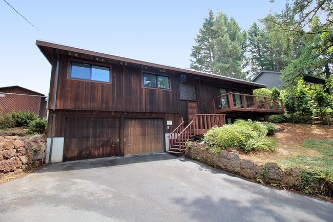 Building Photo - Beautifully Remodeled 3 Bedroom/2 Bath West Slope Mid-Century Home