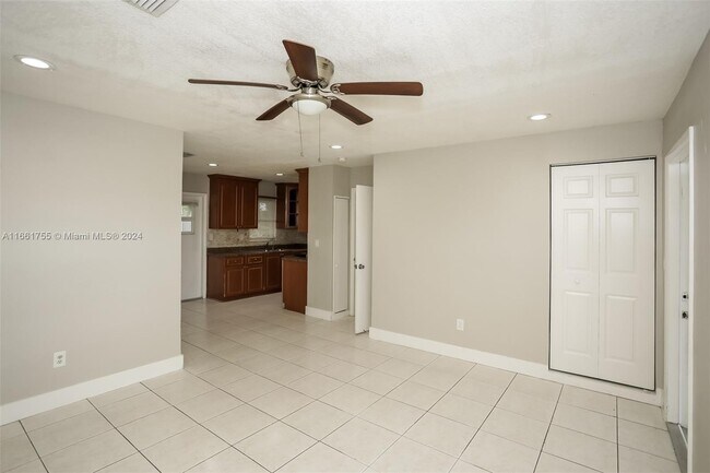 Building Photo - 14630 SW 104th Ave