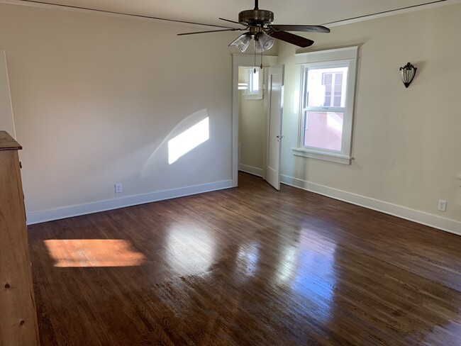 B/Room - 1025 S Citrus Ave