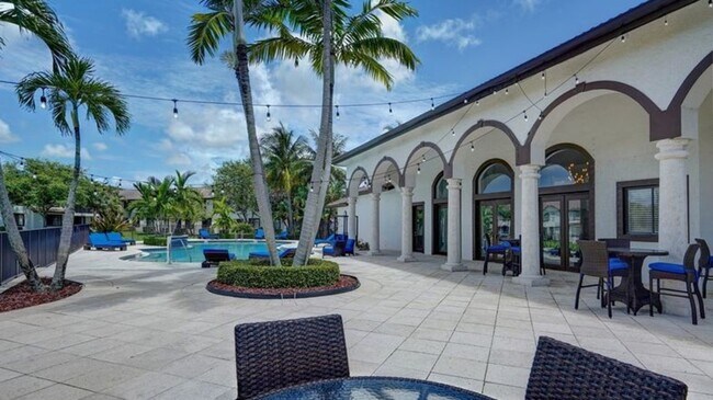 Foto del edificio - 14768 Enclave Lakes Dr