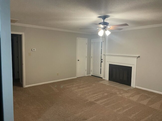 Foto del edificio - Charming 2br 1.5 near Downtown Cary! Available Now!
