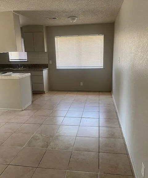 Foto del edificio - 2749 W Fairmont Ave