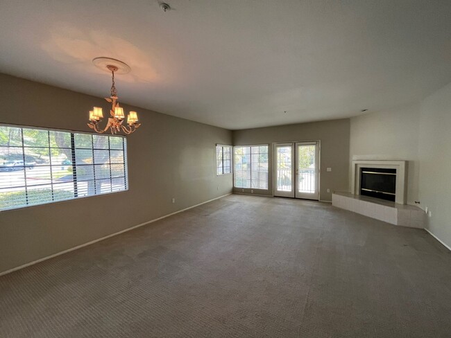 Building Photo - Charming 2nd Floor Condo in Rancho Bernard...