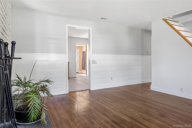 Building Photo - 13 Strack Rd