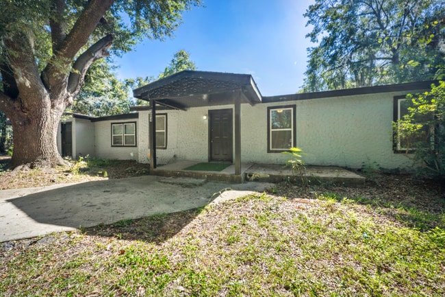 Foto del edificio - 304 Bernard Rd