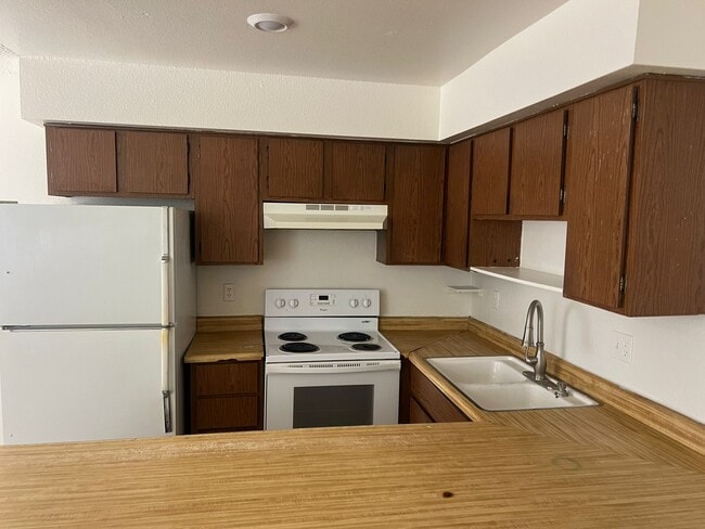 Building Photo - 1425 Henry Dr