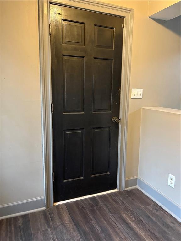 Building Photo - 1562 Linksview Close