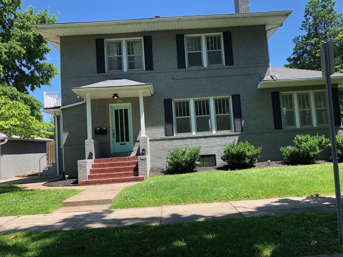Primary Photo - 1202 Hillcrest Dr