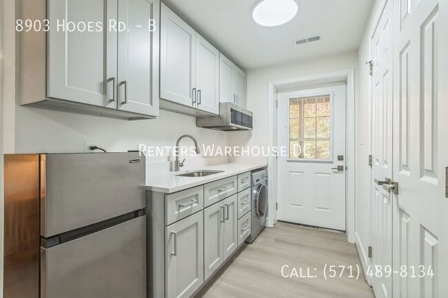 Building Photo - 8903 Hooes Rd