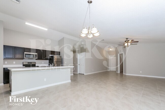 Foto del edificio - 713 SE Lansdowne Ave