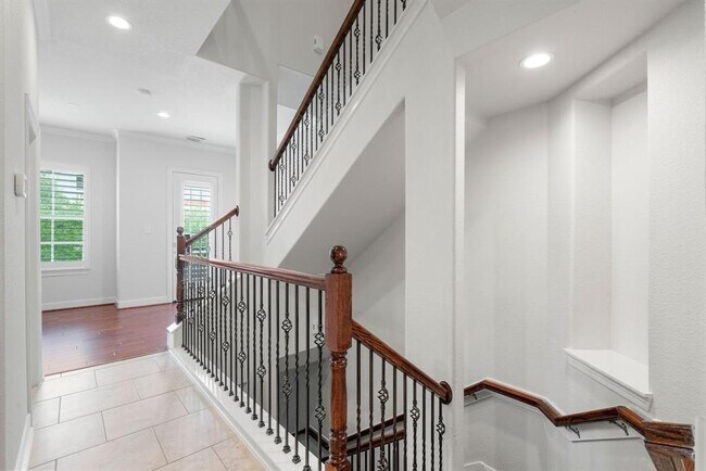 Building Photo - 10 Olmstead Row