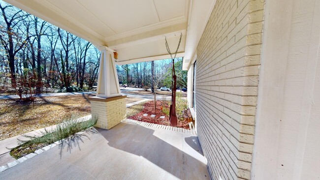 Foto del edificio - Single Family in Cary Woods Area