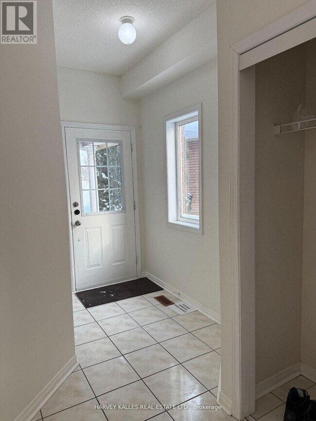 Photo du bâtiment - 100 Misty Hills Trail