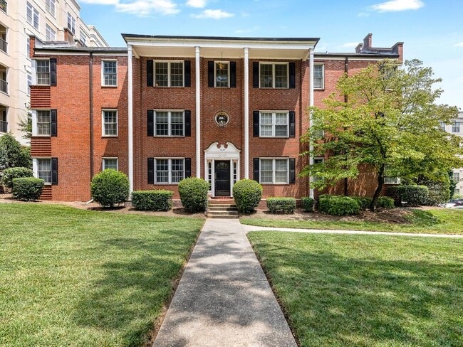 Building Photo - 924 Monticello Terrace