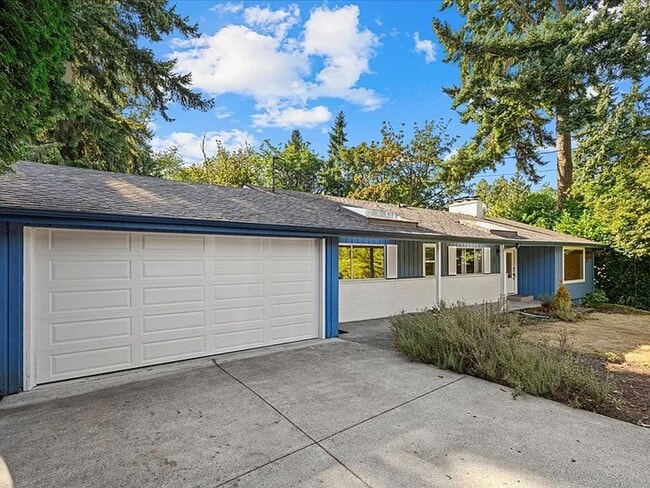 Building Photo - Bellevue Home